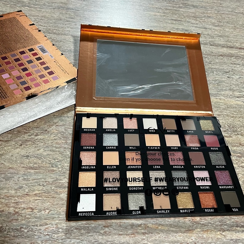 NIB L.O.V The choice is all yours eyeshadow palette